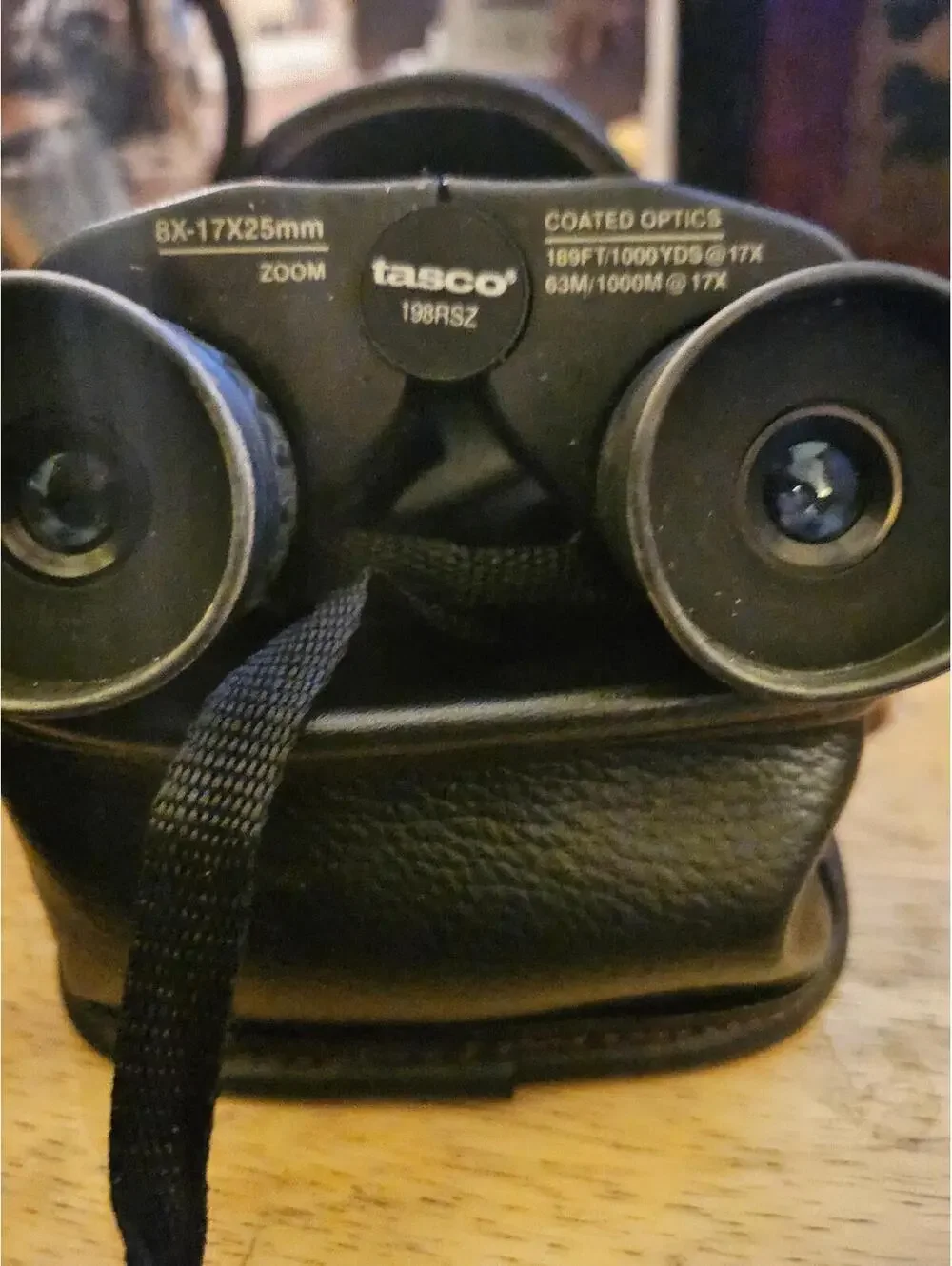 TASCO Compact Zoom Binoculars 8X-17x25 Zoom 189 FT/1000Y Original Case as shown